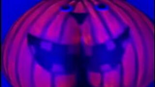 Twerking the pumpkin - porn video